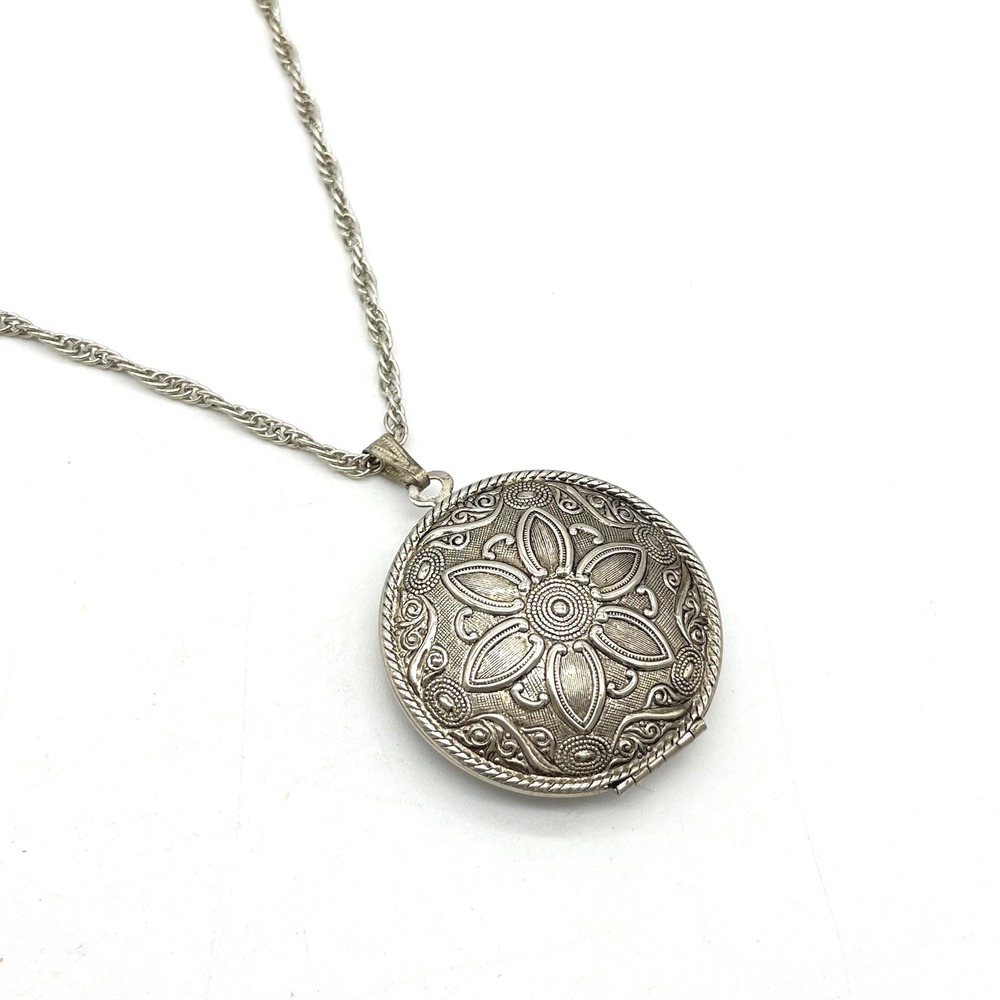 Vintage Silver Tone Embossed Floral Round Locket Necklace Rope Chain 24 Inch